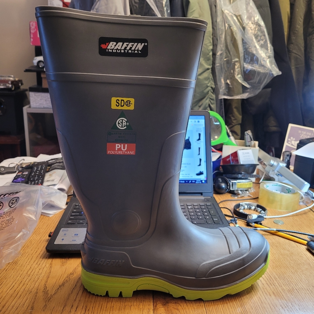 Man's Baffin boots